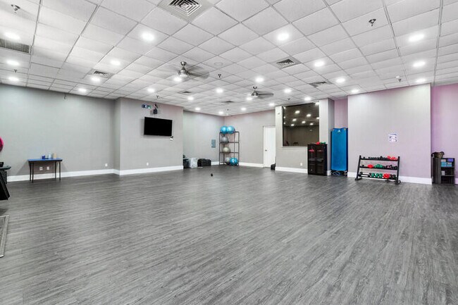 Building Photo - 10330 Buena Ventura Dr