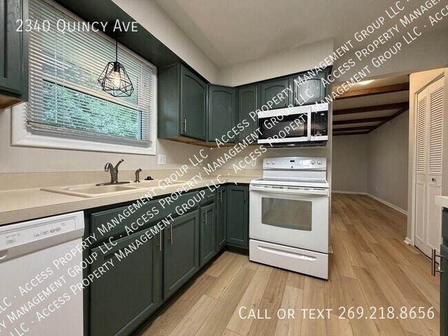 Building Photo - 2340 Quincy Ave