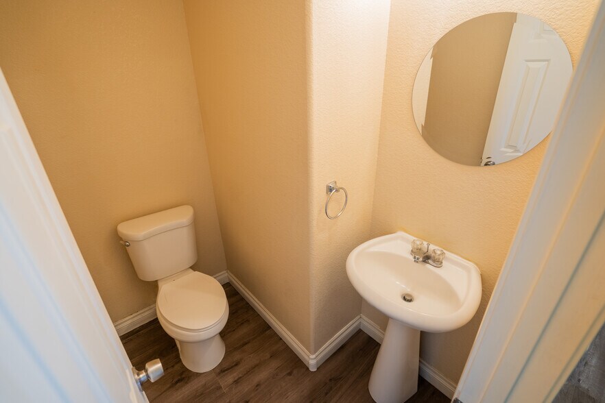 Half Bathroom - 3046 Majella Ave