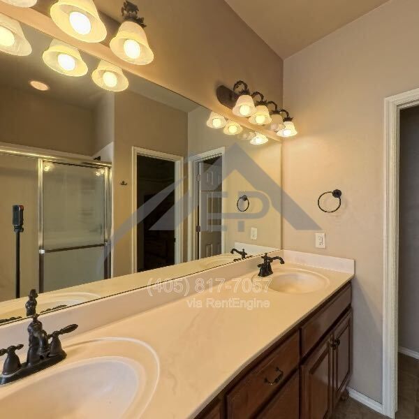 Building Photo - 3216 Songwood Dr