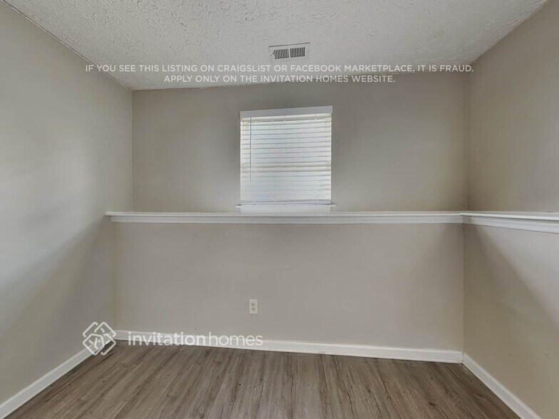 Building Photo - 1817 Elkpark Dr
