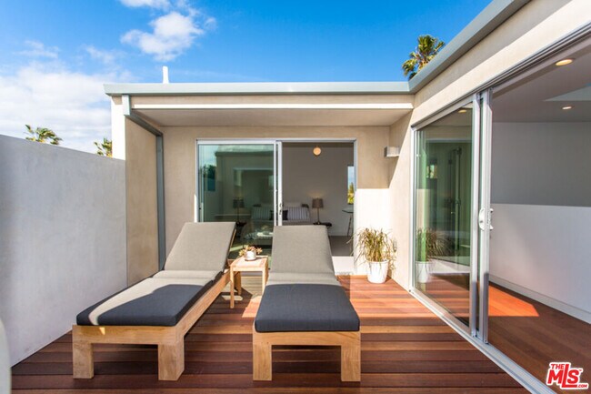 Building Photo - 1217 Cabrillo Ave