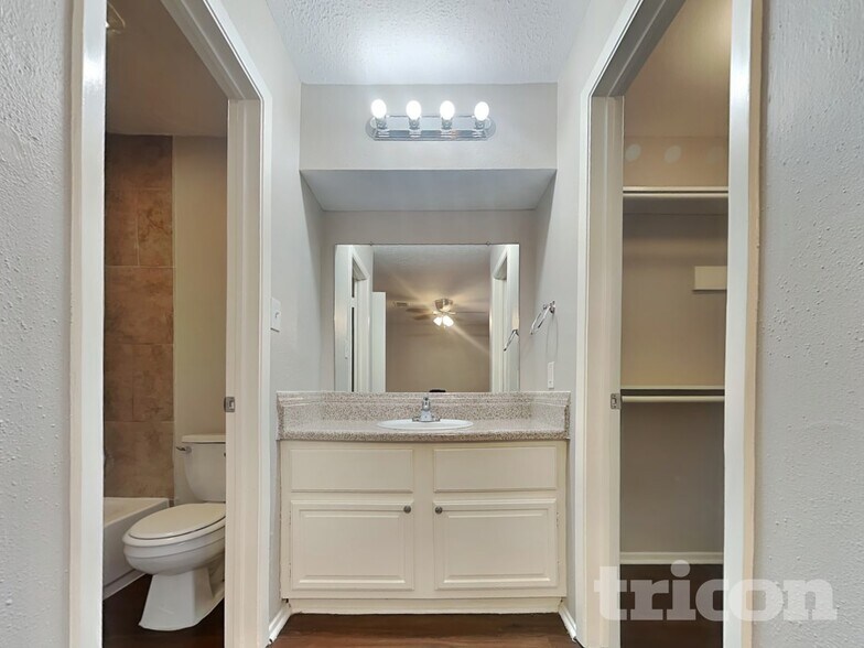 Building Photo - 11119 Daybreak Ln