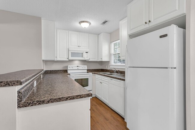 Building Photo - 3 Bedroom 2 Bathrooms in Piercfield Forest - Richmond Hill