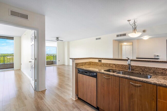 Building Photo - 700 E Boynton Beach Blvd