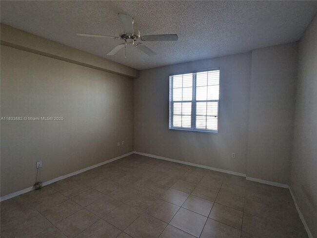 Building Photo - 616 Clearwater Park Rd