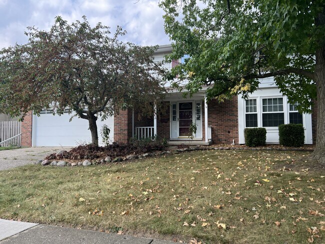 Building Photo - 2240 Delaware Dr