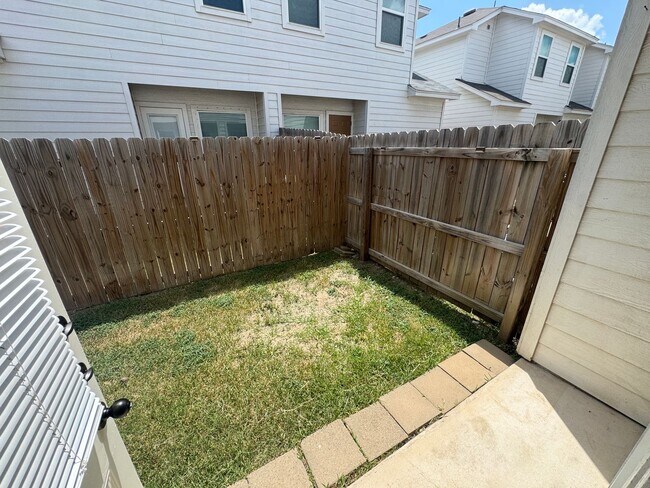 Building Photo - 4122 Swans Landing