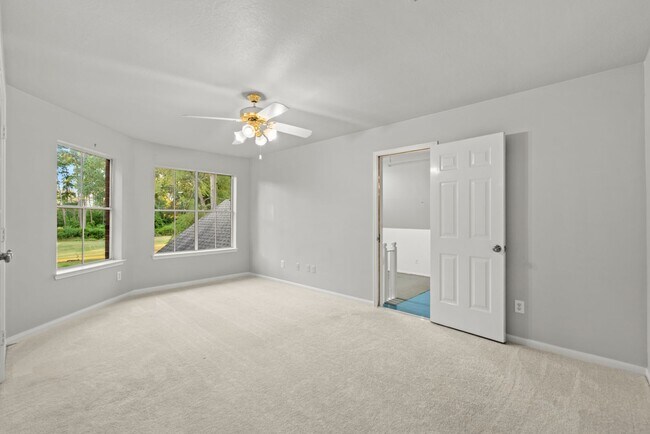 Building Photo - Gorgeous 4 bed/3.5 bath two story home!