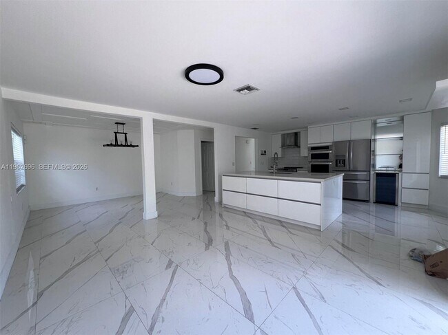 Building Photo - 109 Gables Blvd