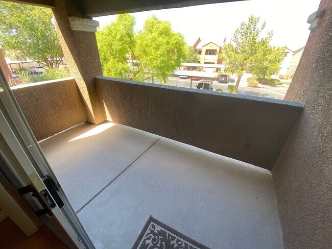 Building Photo - 555 E Silverado Ranch Blvd