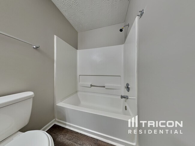 Building Photo - 4194 Riverbank Ct