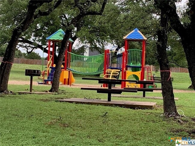 Building Photo - 515 Salt Lick Dr