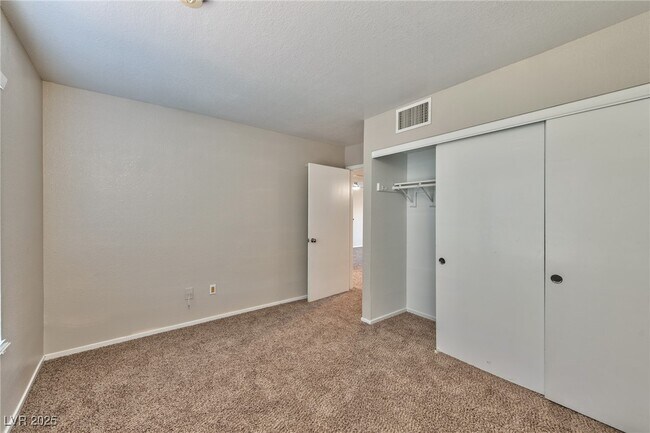 Building Photo - 8070 W Russell Rd