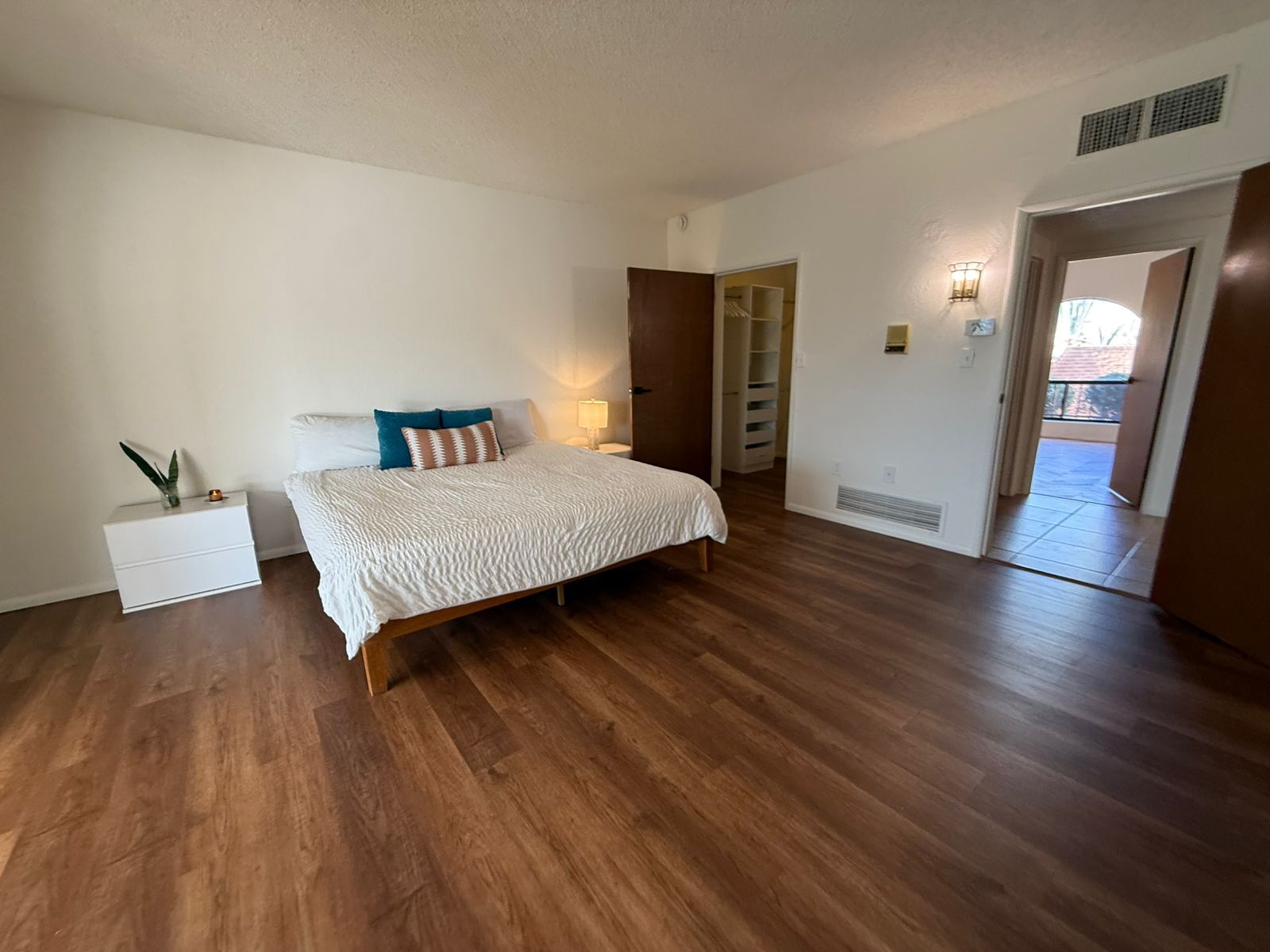 Building Photo - 1402 E Big Rock Rd