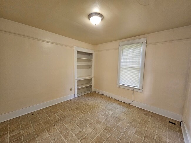 Building Photo - 397 Gilmore St