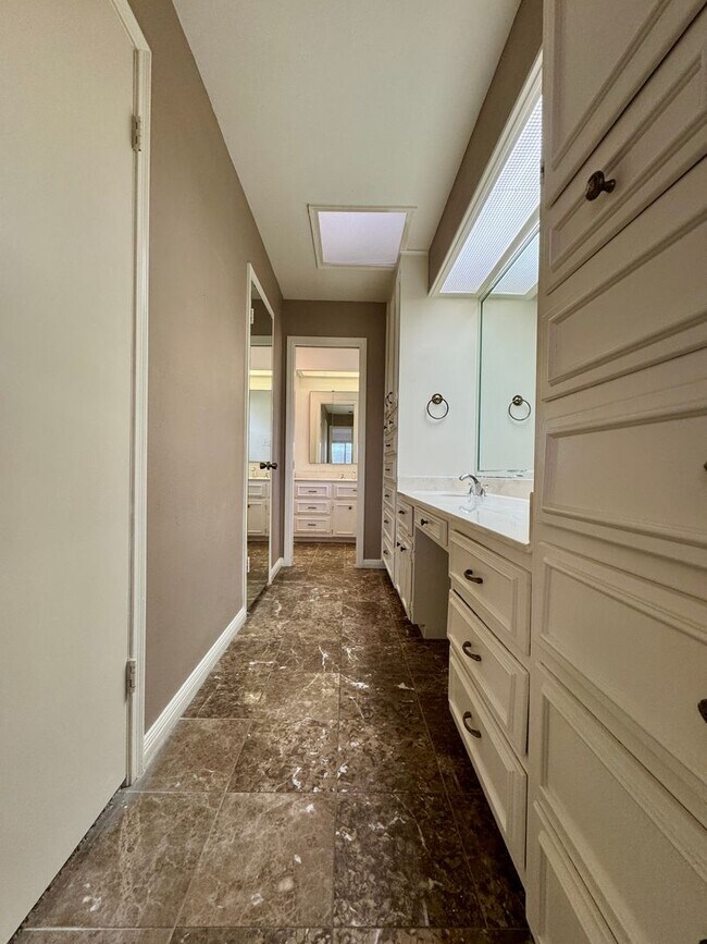 Building Photo - Single Family Home Available in Windmill Hill