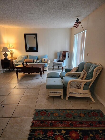 Building Photo - 2148 White Pine Cir