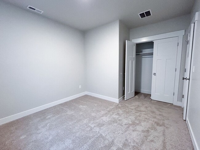 Building Photo - 1476 W Russo Dr