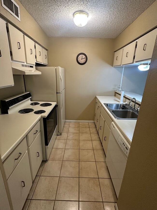 Building Photo - 1BD/1BA Condo located on the Germantown/Memphis Line!