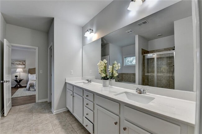 Building Photo - 2017 Yvette Wy