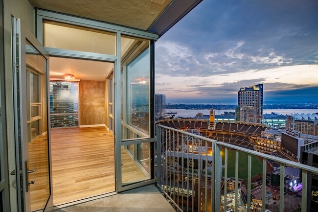 Building Photo - S/W Facing Icon Penthouse with Spectular Ballpark, Bay, and Ocean Views