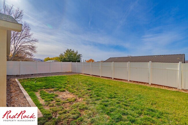 Building Photo - Inviting 3-Bedroom Home with Garage and Private Backyard