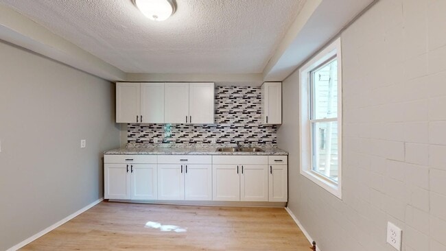 Building Photo - Clark/W.44 area: updated 3 bedroom/1 bath single family house.