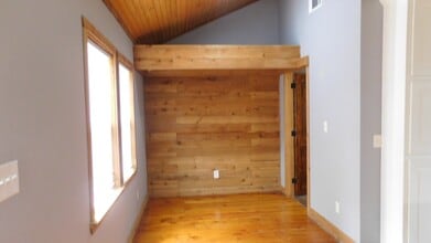 Building Photo - 000 Woodview