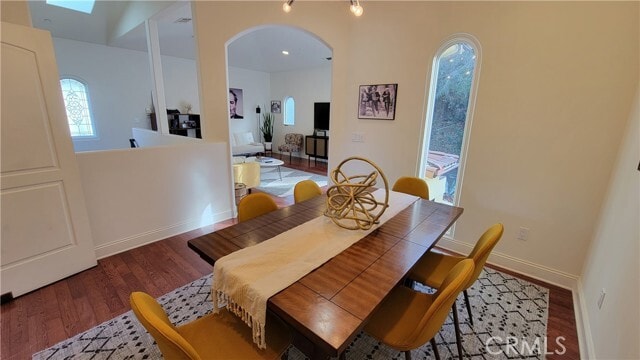 Building Photo - 3015 Hollyridge Dr