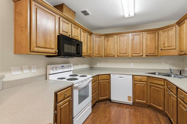 Building Photo - 1611 Quazar Rd