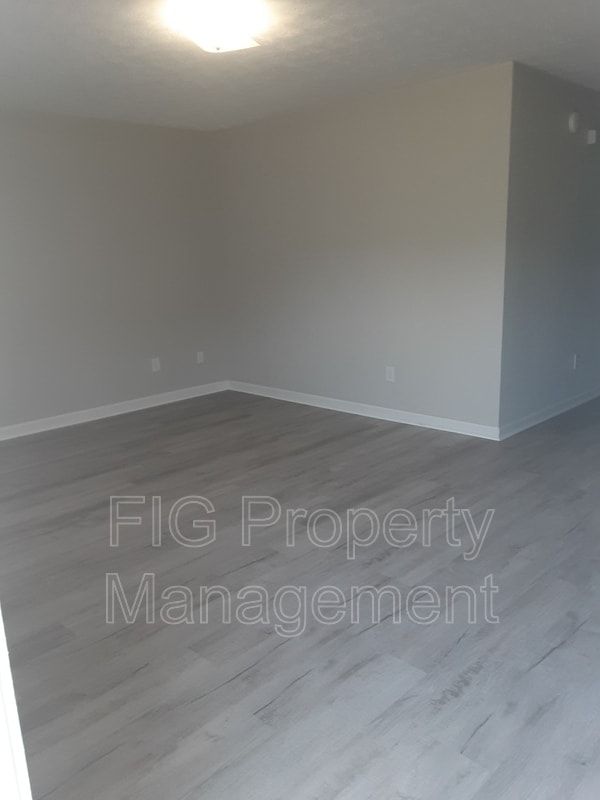 Building Photo - 1631 E Main St