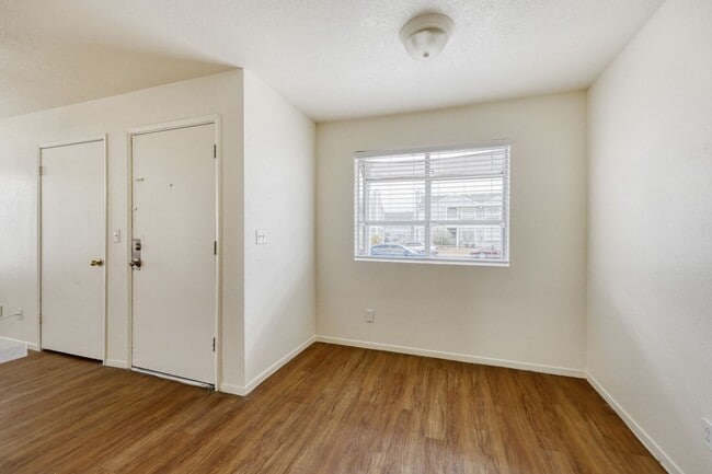 Building Photo - Cozy 2-Bedroom Apartment with Open Layout