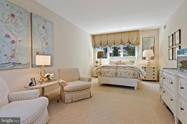 Building Photo - 4 Brettagne