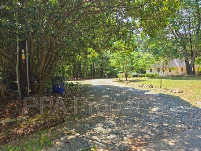 Building Photo - 7122 Ramblewood Dr