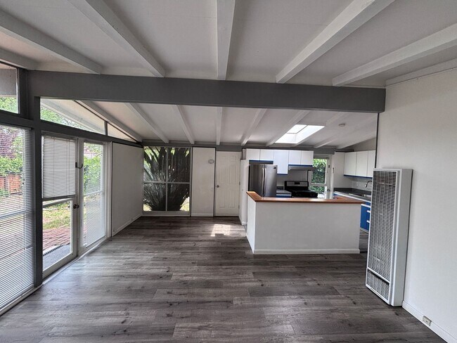 Building Photo - CUPERTINO-charming Eichler house for rent in the heart of Cupertino