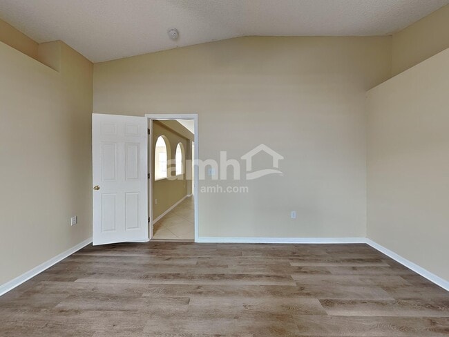 Building Photo - 5276 Mansford Pl