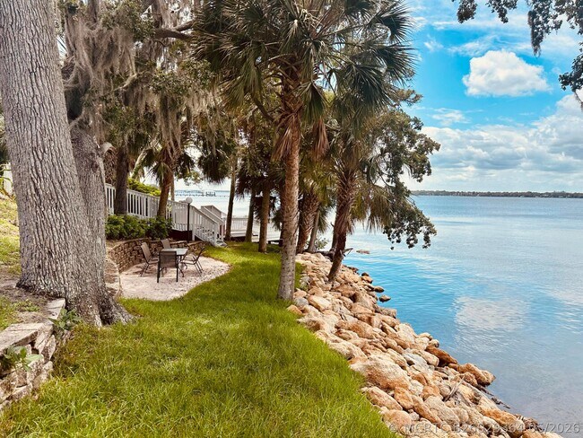 Building Photo - 225 S Tropical Trail