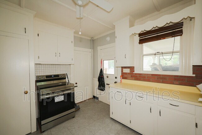 Building Photo - 6 Engel St