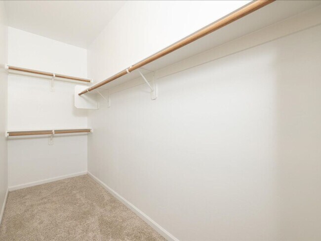 Building Photo - 3 Bedroom 2 Bathroom with Flex room