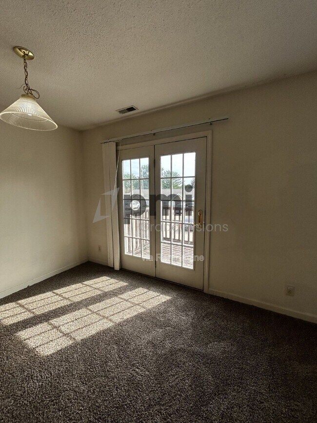 Building Photo - 1306 Arthur Ave