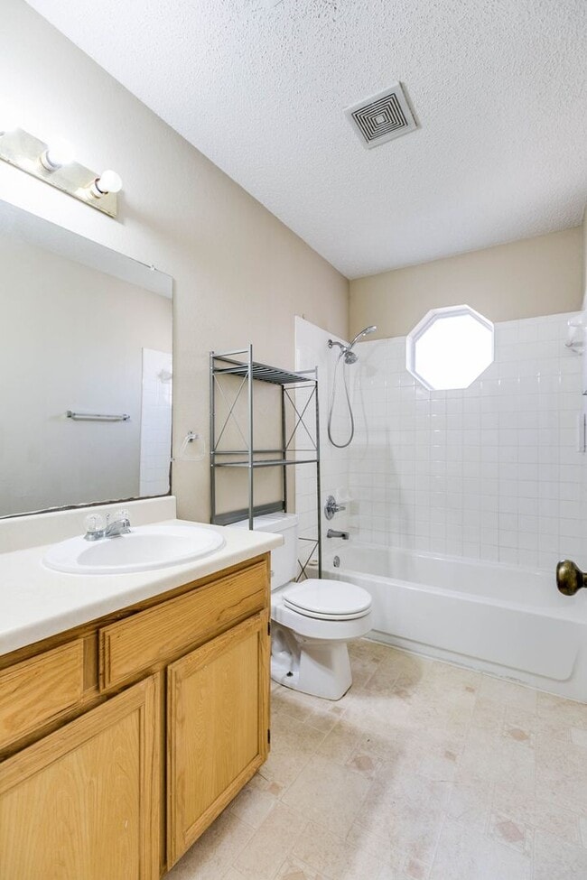 Building Photo - COMING NOVEMBER 2025 - 3 Bedroom Home in t...