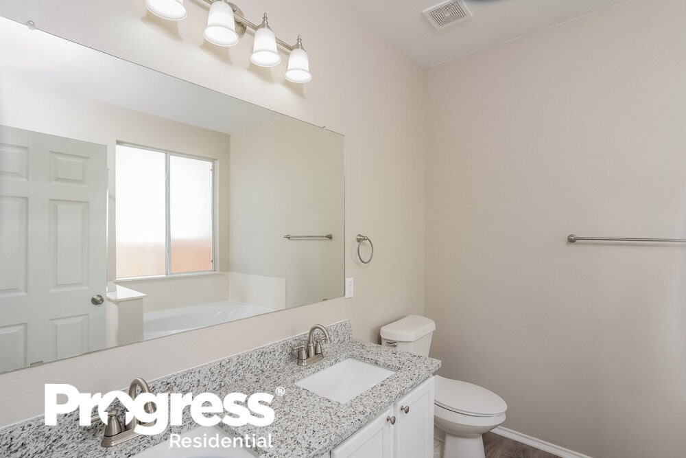 Building Photo - 200 Rustic Acres