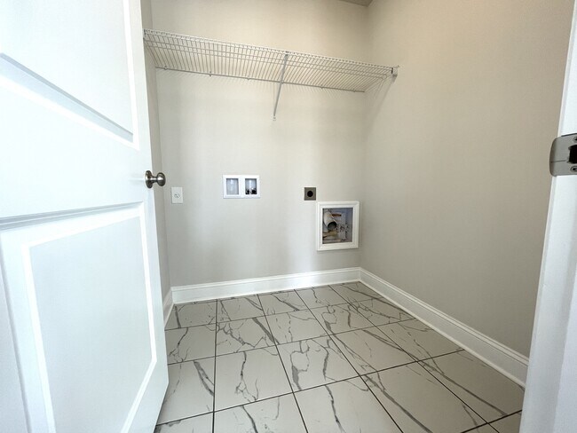 Building Photo - 12869 Tallulah Dr