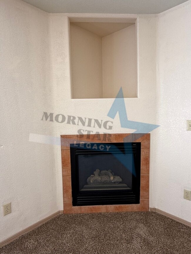 Building Photo - Cute Townhouse in Desirable Area- Close to...