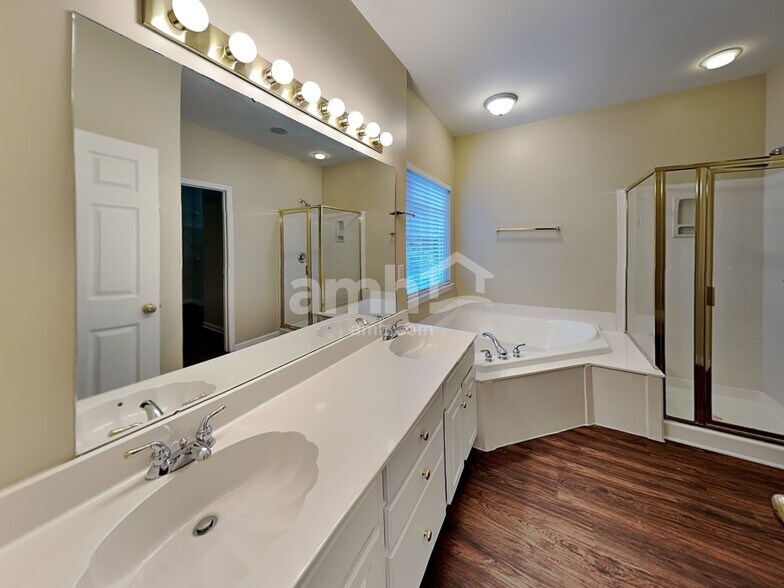 Building Photo - 8207 Abbottsgate Ln