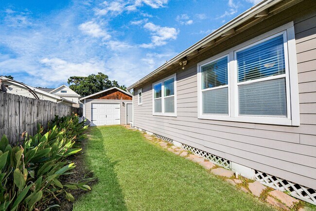 Building Photo - 509 Vincent St