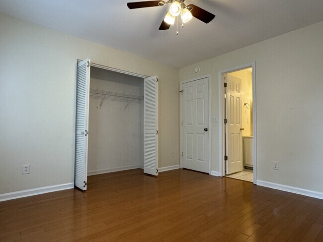 Building Photo - 3 BD/2 BA - Two Story Home in Mid-town Wil...