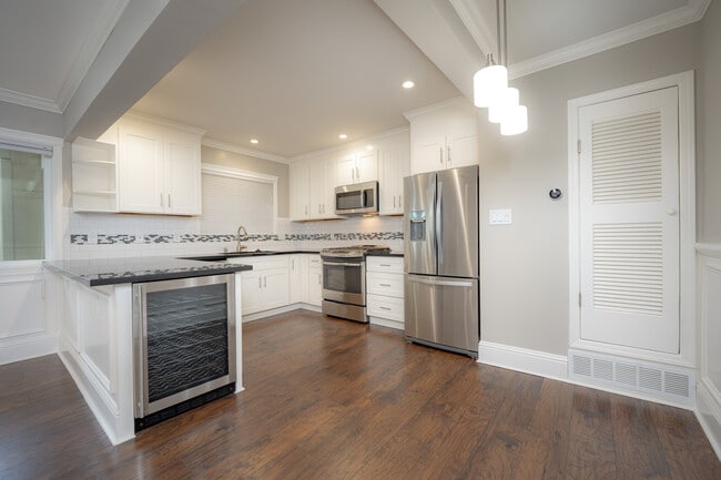 Aqua Terra 1 Bed, 1 Bath Dining/Kitchen - Aqua Terra Apartments