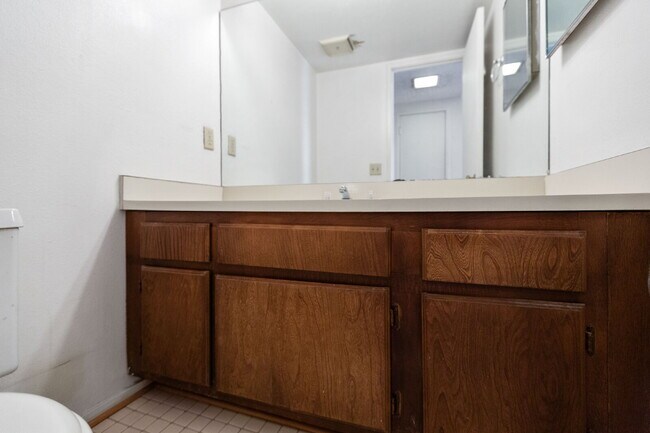 Building Photo - Amazing Opportunity to Rent this well Main...